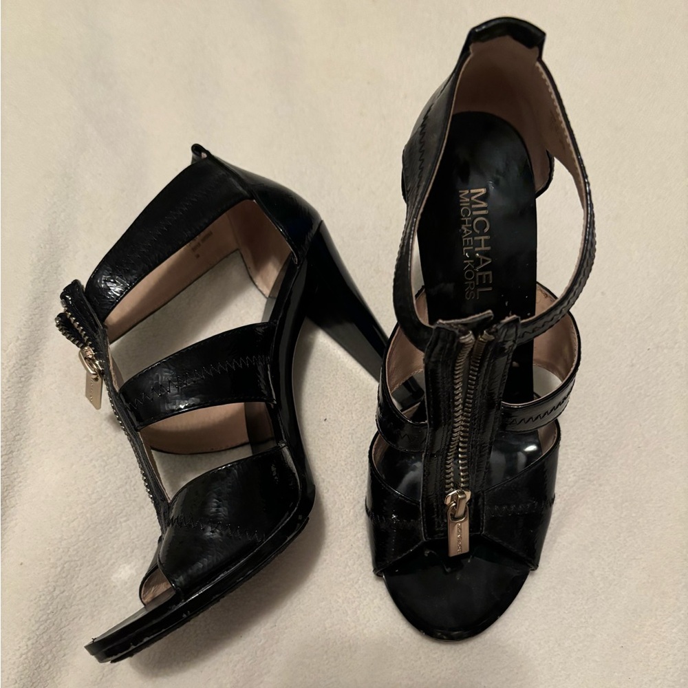 MICHAEL KORS black patten, zipper heeled sandals size 6